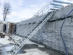 Bodtrappa 100cm 18 steg komplett 2 räcken